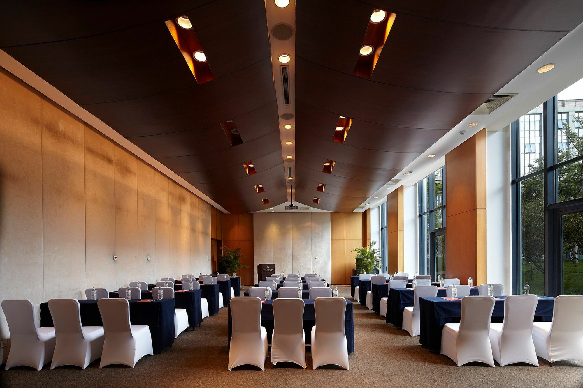 The Lakeview Hotel Beijing