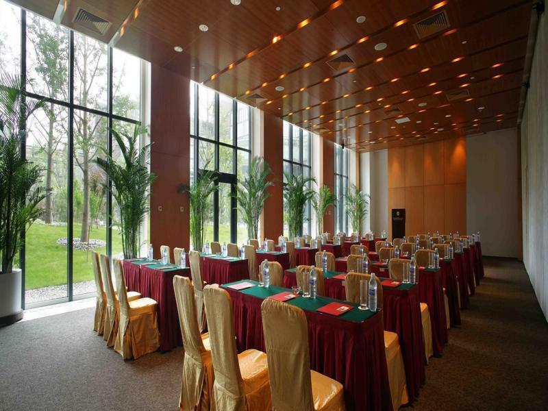 The Lakeview Hotel 5*